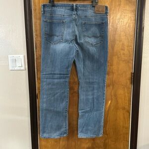 American Eagle men’s jeans